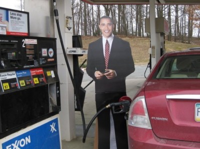 012609-obama-pumping-gas